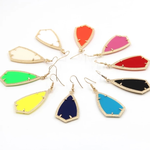 New Gorgeous 🥰 Dangle Earrings 😘 2 for $15 - Picture 9 of 9